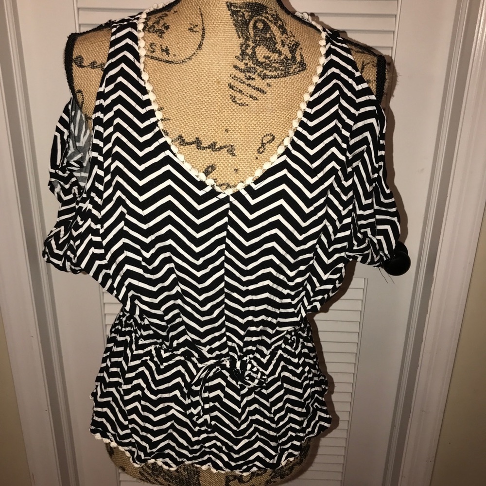 🟣🟣🌸Miss Chievous Cold Shoulder Blouse